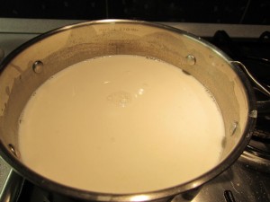 Besamel mártás recept - forró tej