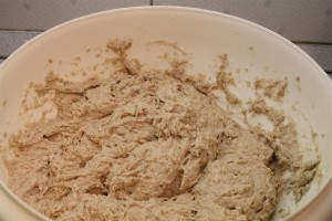 Dagasztás nélküli rozskenyér tészta