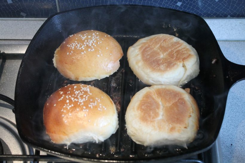 Hamburger zsemle pirítása