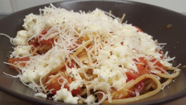 Olasz paradicsomos spagetti sajttal