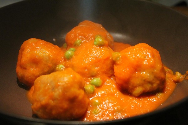 Albóndigas - spanyol - paradicsomos - húsgombóc zöldborsóval