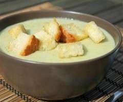 Brokkolikrémleves krutonnal