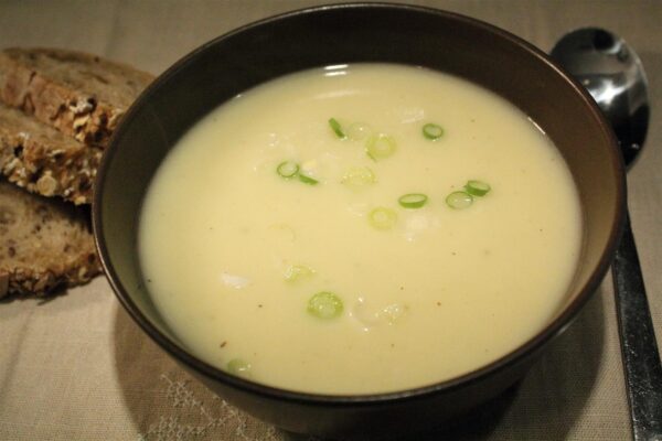 Burgonyakrémleves Parmentier módra