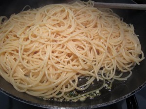 Egyszerű olasz tészta recept: spagetti az olajban