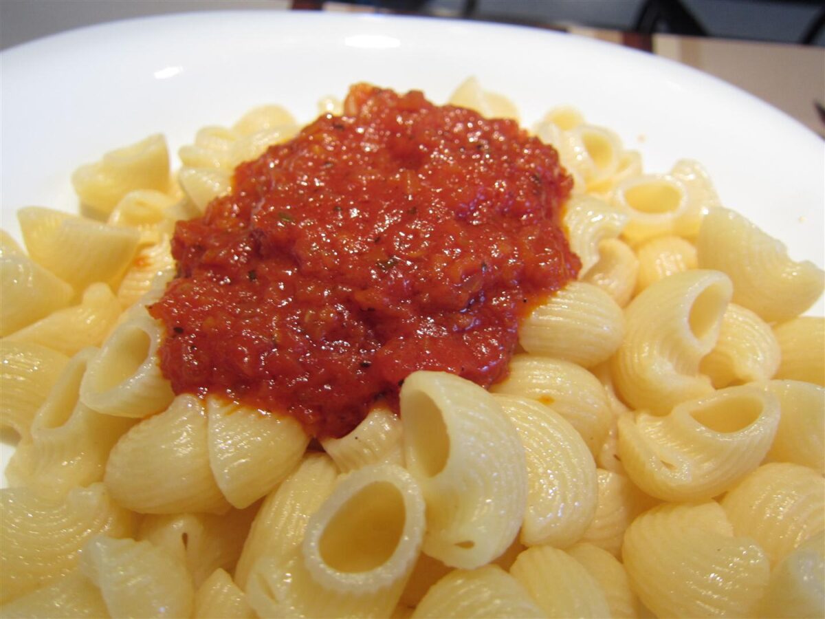 Egyszerű paradicsom szósz recept: paradicsom szószos tészta, penne rigatini