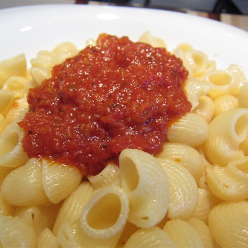 Egyszerű paradicsom szósz recept: paradicsom szószos tészta, penne rigatini