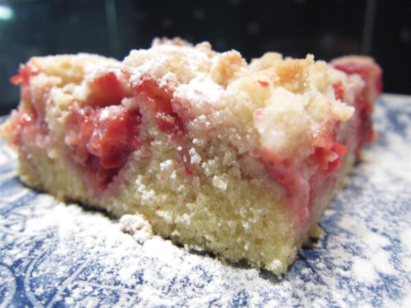 Epres sütemény marcipános morzsával