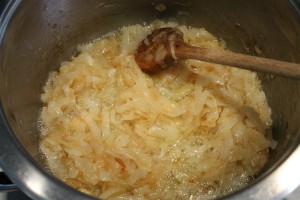 Francia hagymaleves recept: karamellizált hagyma