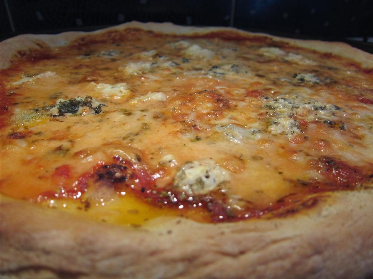 Kéksajtos pizza