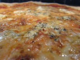 Kéksajtos pizza