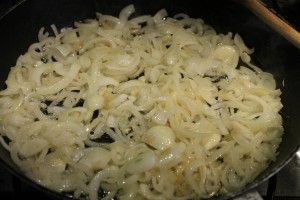 Olaszos csirkemáj recept: párold meg a hagymát