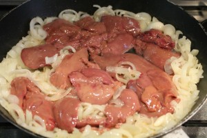 Olaszos csirkemáj recept: hagynma és csirkemáj