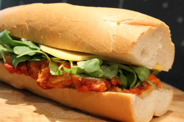 Parmezános csirkés szendvics