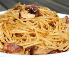 Pirított tészta barbecue oldalassal