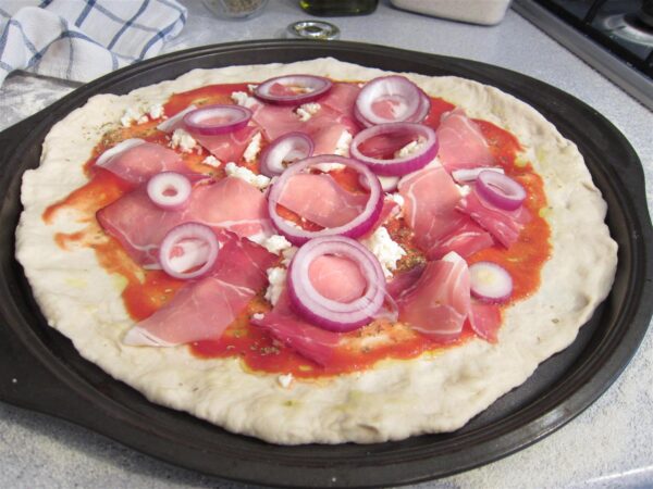 Sonkás – lila hagymás pizza 5