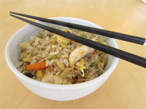 Sült rizs csirkehússal