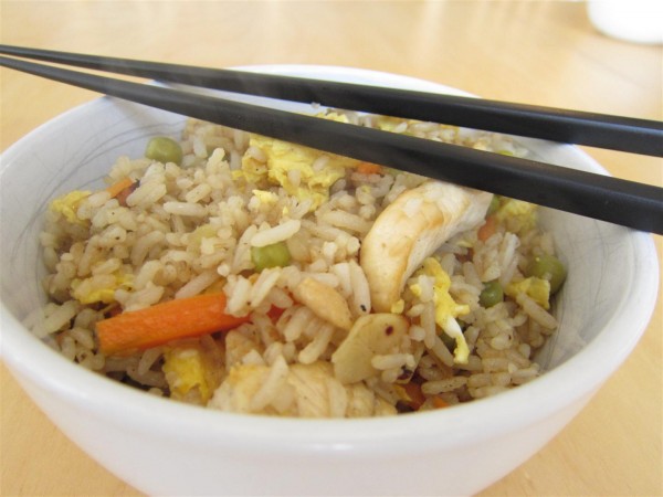 Kínai sült rizs csirkehússal