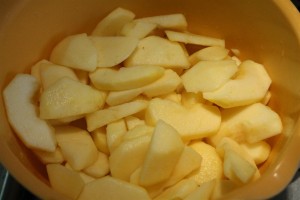 Almás morzsa recept: szeletelt alma