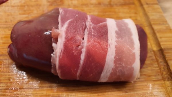 Baconbe tekert csirkemáj készítése 3