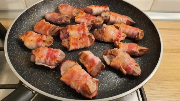 Baconbe tekert csirkemáj készítése 5