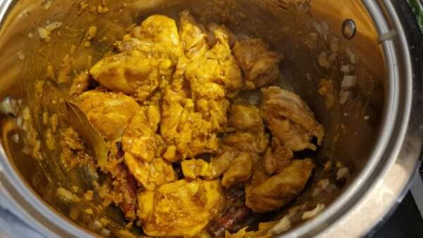 Biryani recept - csirkecomb pirítása