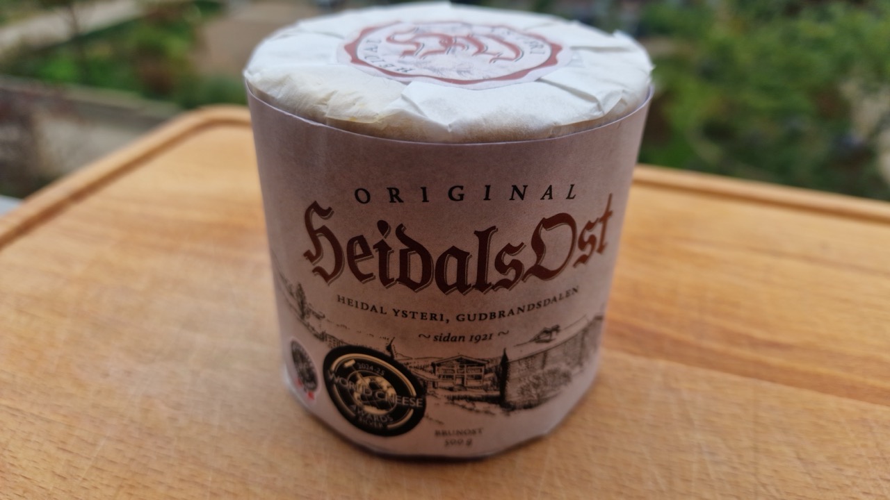 Norvég brunost csomagolásban