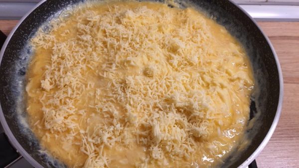 Cheddar sajtos rántotta készítése 2