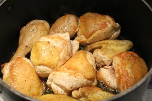 Csirke vadász módra készítése: megpirított csirkedarabok