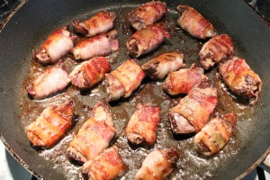 Csirkemáj bacon falatok: a sütésen múlik, hogy milyen lesz