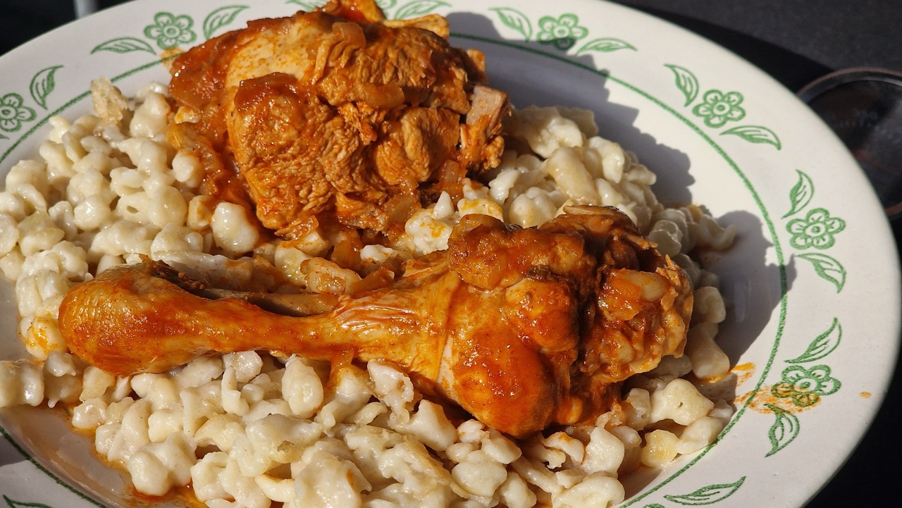 Csirkepörkölt egész csirkéből