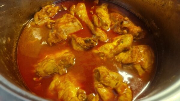 Csirkepörkölt készítése egész csirkéből 3