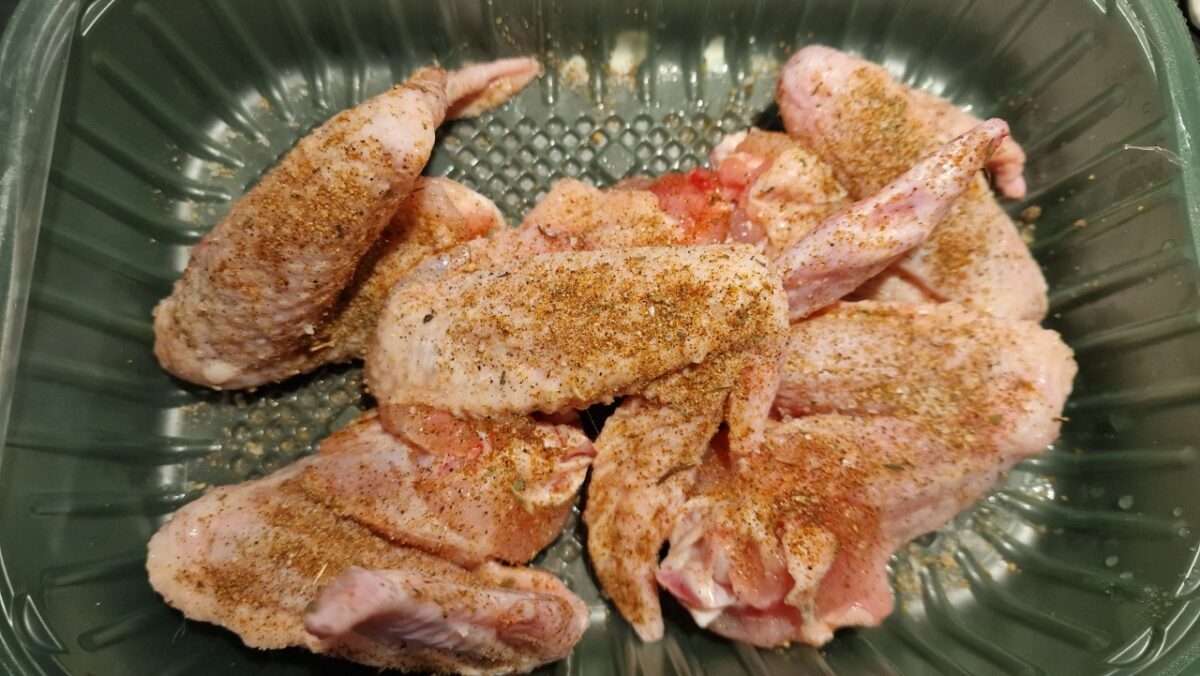 Csirkeszárnyak házi fűszerrel