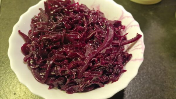 Dán édes párolt lilakáposzta