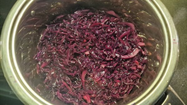 Dán édes párolt lilakáposzta készítése