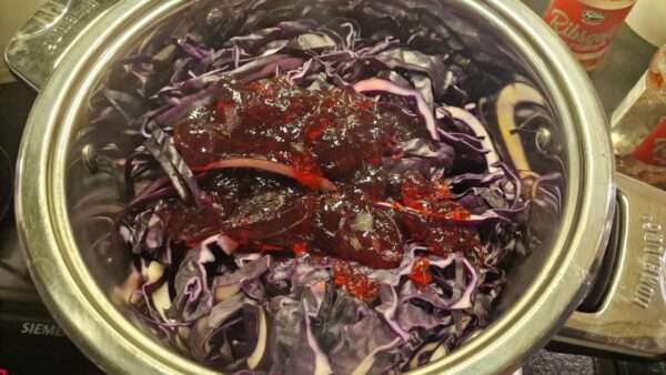 Dán lilakáposzta ribizlizselével