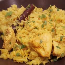 Egyszerű biryani csirkemelből