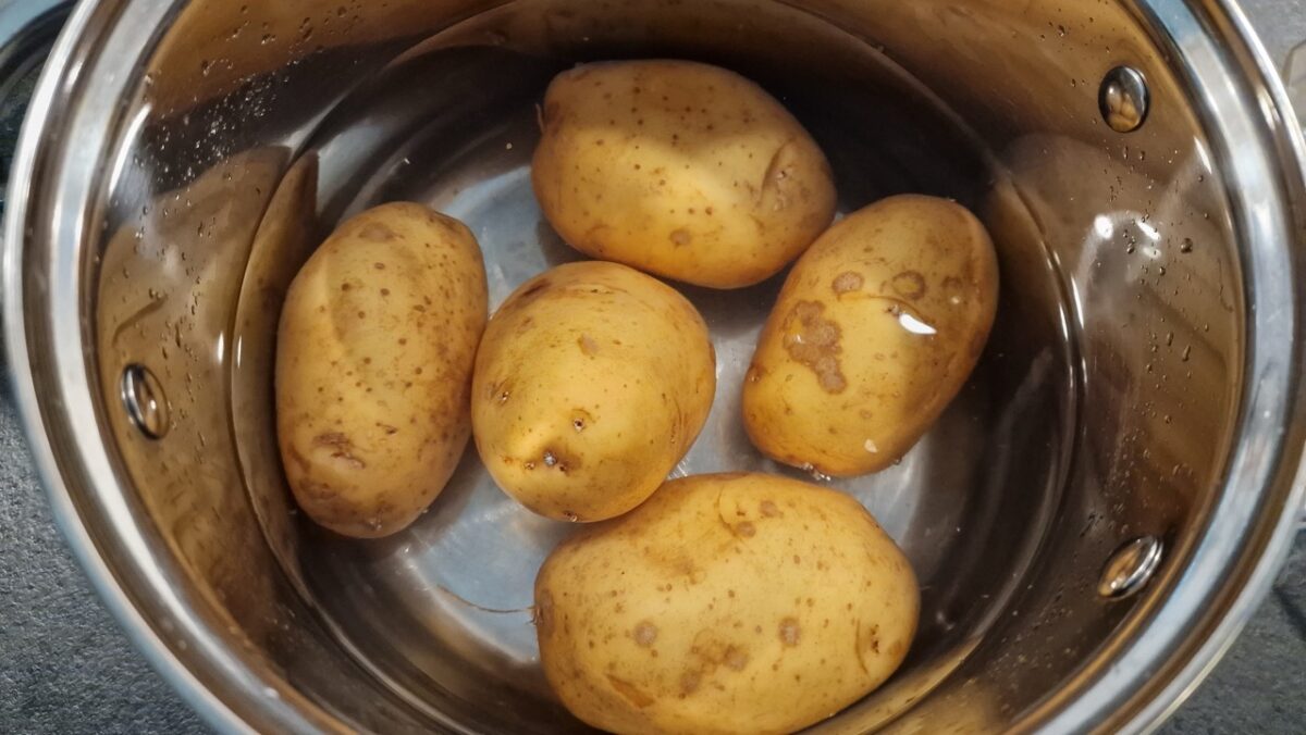 Egyszerű rakott krumpli készítése 1