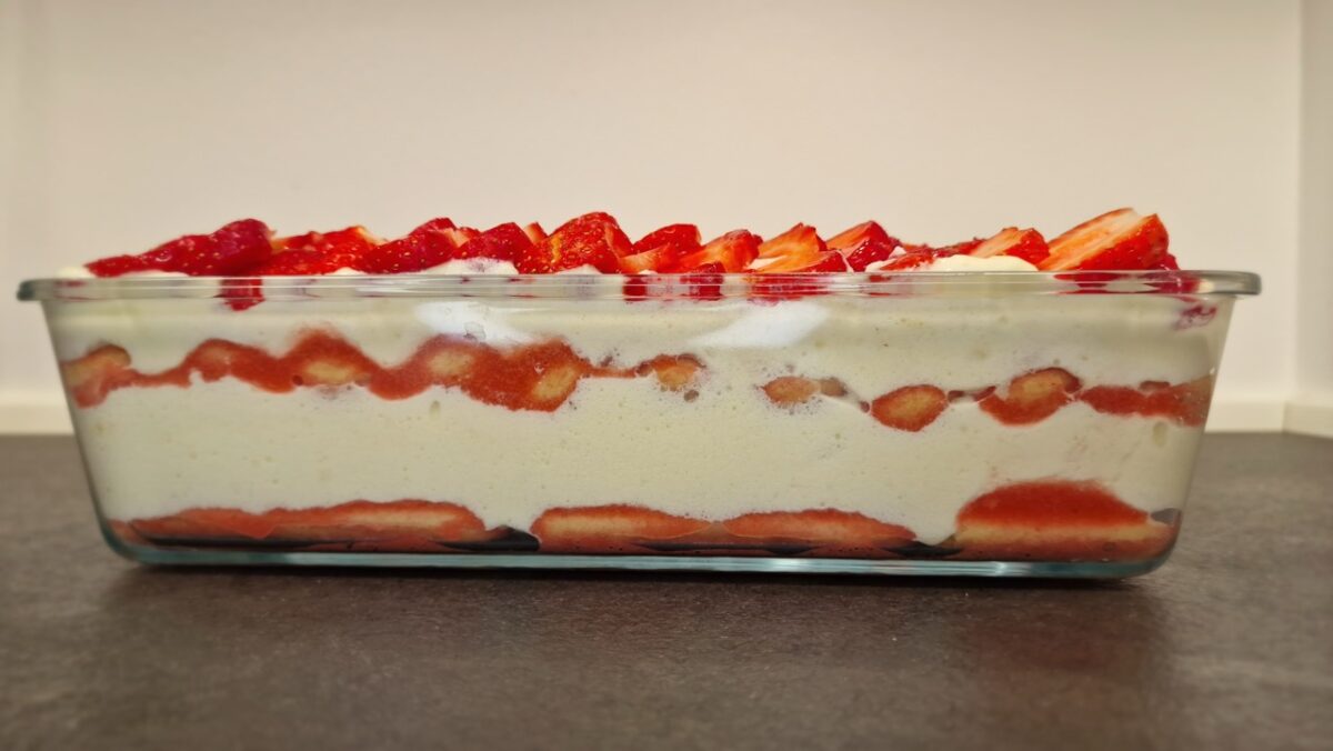 Epres tiramisu oldalról