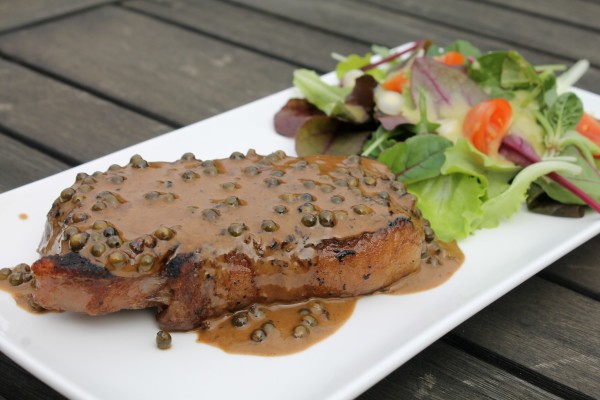 Érlelt hátszín steak zöldbors mártással