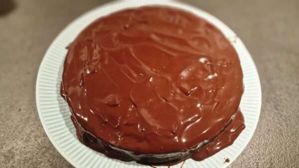 Gluténmentes mazarin torta bevonása 2