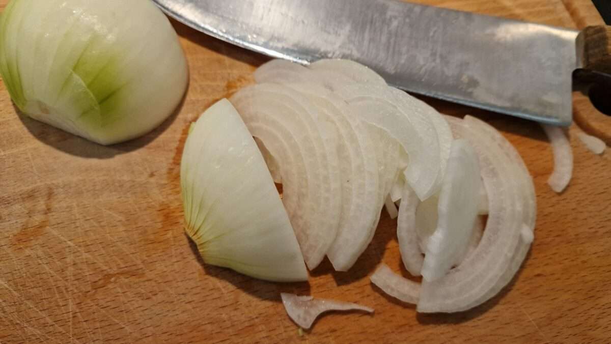 Hagyma szeletelése