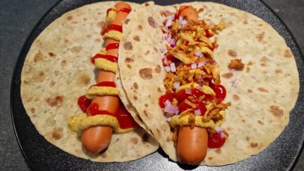 Hagyományos norvég pølse i lompe