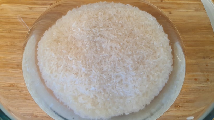 Jázmin rizs átlátszó vízben
