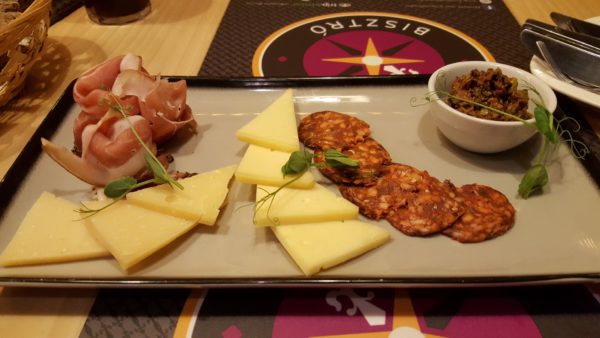 Központ Bisztró tapas tál