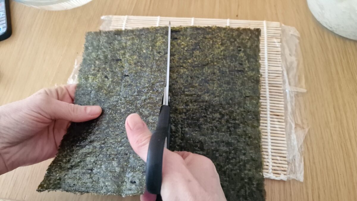 Nori lap kettévágása