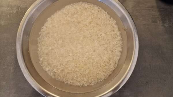 Rizs előkészítése csirkés biryanihoz