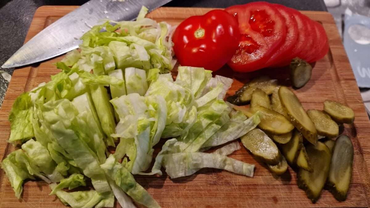 Smash burger hozzávalók előkészítése