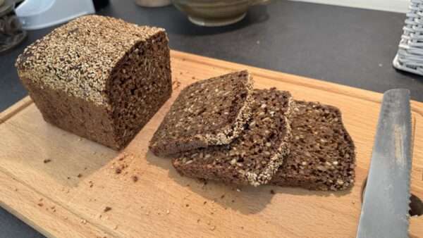 Smørrebrød rozskenyér szeletelve