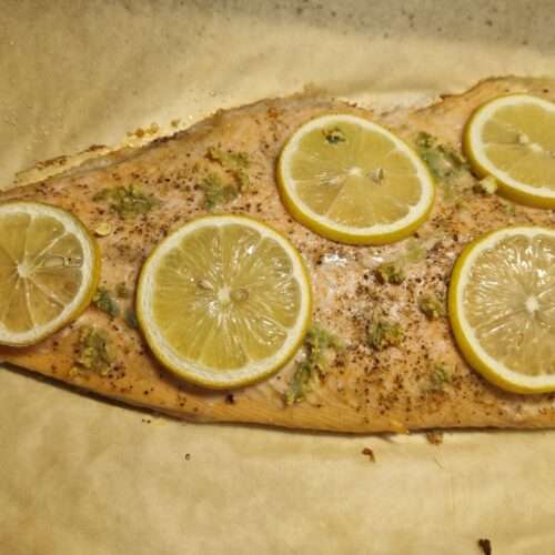 Sütőben sült fél lazac