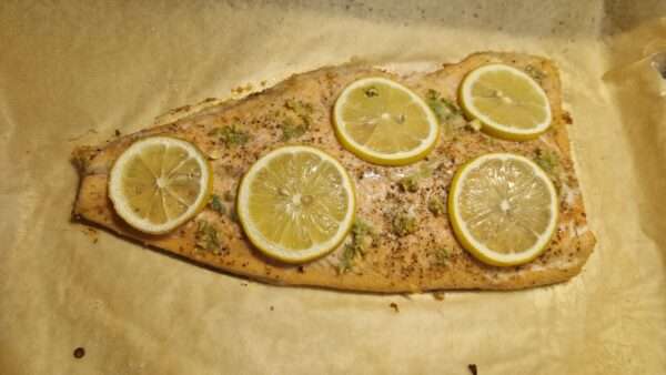Sütőben sült fél lazac